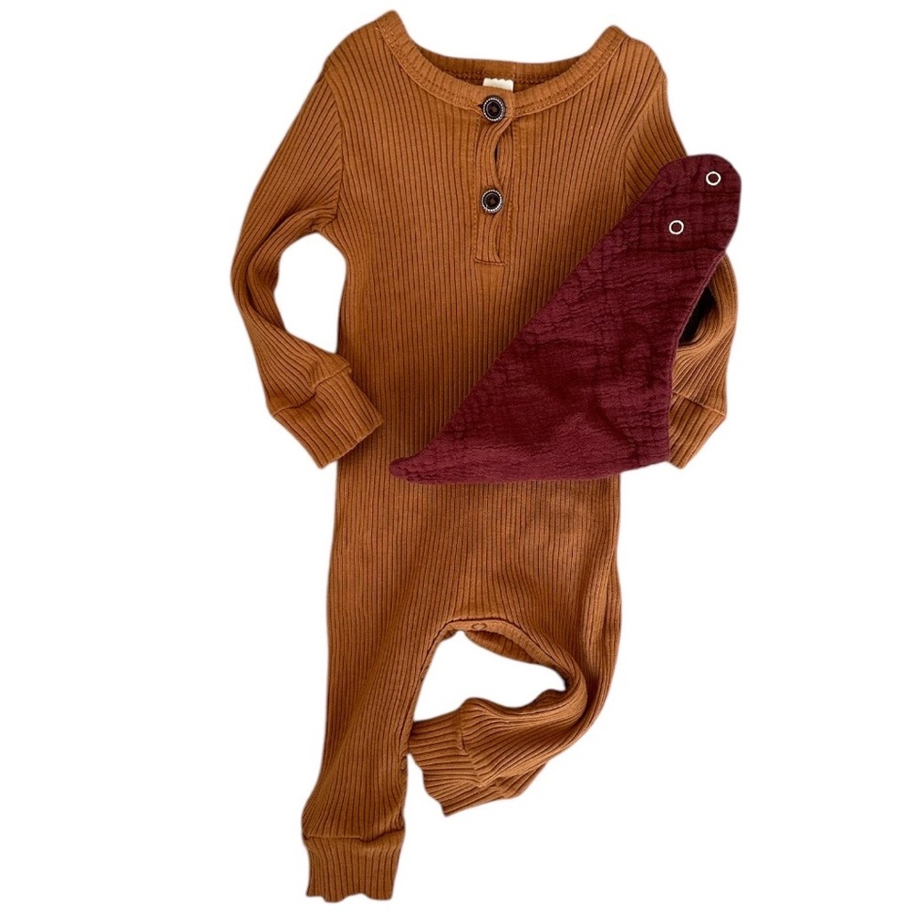 Boutique 3-6M Baby Boy Ribbed Knit Rustic Brown One Piece & Muslin Cotton Bib